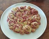 Foto del passaggio 11 della ricetta Pane alle rose con barbabietola e olio evo, cottura airfryer 🌷