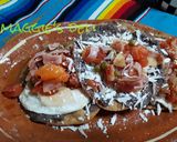 A picture of step 8 of Huevos Motuleños.