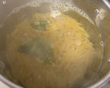 Foto del paso 3 de la receta: Pasta con brócoli, gulas y nueces con un toque picante