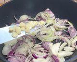 A picture of step 1 of Goose Liver with Onions and Bell Peppers.