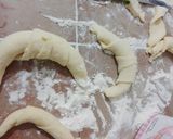Foto del paso 5 de la receta: Medialunas saladas con royal