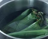 Foto langkah ke 4 dari resep Lontong Hemat Gas Hasil Kenyal Empuk Metode 15.30.15.30.10.