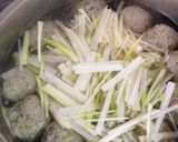 A picture of step 8 of Japanese fish ball soup.
