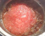 Foto del paso 3 de la receta Chipirones y langostinos con sofrito de tomate