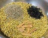 A picture of step 1 of Everyday curry masala.