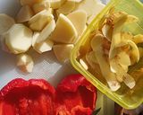 Foto del paso 1 de la receta: Crema de papa y pimiento rojo 🥔🍅