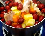Hình bước làm 4 của món Canh sườn non nấu táo đỏ