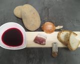 Foto del passaggio 1 della ricetta Vellutata di patate alla barbabietola