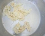 A picture of step 2 of Fried eggs.