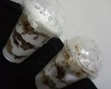A picture of step 2 of Cake parfait.