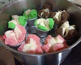Foto langkah ke 5 dari resep Bolu Kukus Mekar Merah Putih.