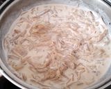 Foto del paso 5 de la receta: Tagliatella con salsa de cebollas y setas caramelizadas y queso de cabra