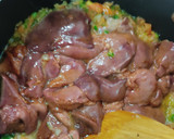 Foto del paso 4 de la receta: Higaditos de pollo en su jugo