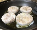 Foto del paso 11 de la receta: Medallones de merluza en salsa verde con almejas y gambas 🍤