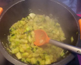 Foto del paso 1 de la receta: Rape en salsa de calabacín al curry