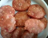 A picture of step 4 of Mava stuffed Beet Puri.