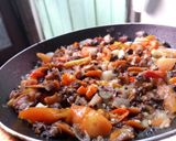 Foto langkah ke 4 dari resep Tumis mercon kerang pelangi.