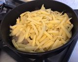 Une image de l'étape 5 de Bâtonnets de pommes de terre charlotte aux herbes aromatiques et tomates séchées.