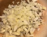 A picture of step 4 of Creamy garlic chicken breasts.