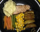 Foto langkah ke 5 dari resep Steak Tuna and Vegetable Potato wedges with creamy cheese saus.