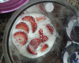Foto del paso 2 de la receta: Fresas con leche