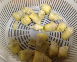 Foto del paso 2 de la receta: Montadito de queso Philadelphia con crujiente de alcachofa