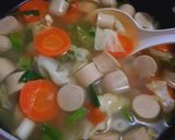 Foto langkah ke 7 dari resep Sup / sop bening sayur sosis.