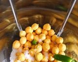 A picture of step 1 of Subja sattu drink.