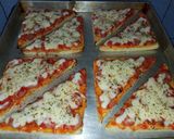 Foto langkah ke 5 dari resep Roti Tawar Pizza.
