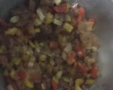 Foto del paso 2 de la receta: Tortilla de papa con ensalada (con lo que había 😋)