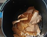 A picture of step 3 of Air Fryer Pita Bread Crisps.