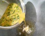 Foto langkah ke 3 dari resep Telur Dadar Keriting.