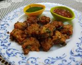A picture of step 5 of Veg pakodas/bhajiyas.