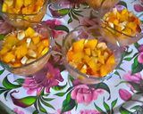 صورة لخطوة 3 من وصفة تحلية الفلان فاني وفراولة مع الفواكه🍓🍑🍌🍸
