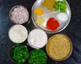 A picture of step 2 of Roti Thalipeeth.