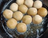 A picture of step 5 of Bread Gulab Jamun.