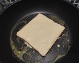 Foto langkah ke 2 dari resep Caramel Banana Toast.