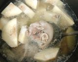 Hình bước làm 2 của món Canh Giò Heo Hầm Trái Sake