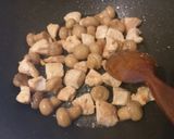 Une image de l'étape 1 de Émincé de poulet champignons et boursin.