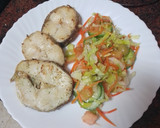 Foto del paso 3 de la receta: Rodajas de merluza asadas con ensalada