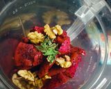 A picture of step 2 of Walnut & Creamy Dragon Fruit Smoothie.