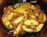Foto del paso 4 de la receta: Papas salteadas y panas de pollo