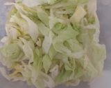 Foto del passaggio 2 della ricetta Pizza con salmone,insalata,ricotta e pomodori