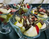 صورة لخطوة 1 من وصفة سلطه الفواكه لذيذه 😋😋