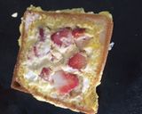 A picture of step 6 of Strawberry french toast.