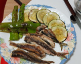 Foto del paso 5 de la receta: Parrochas (sardinas pequeñas) y verduras, a la plancha