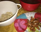 Foto del paso 2 de la receta: Almendras tostadas al merkén, ajo y hierbas
