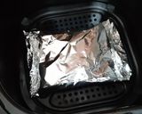 Foto del paso 2 de la receta: Ensalada templada de salmón al Cabrales