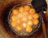Foto langkah ke 7 dari resep Bola Singkong Coklat Lumer.