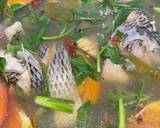 ต้มยำปลานิลใส่ใบกะเพรา วิธีทำสูตร 5 รูป